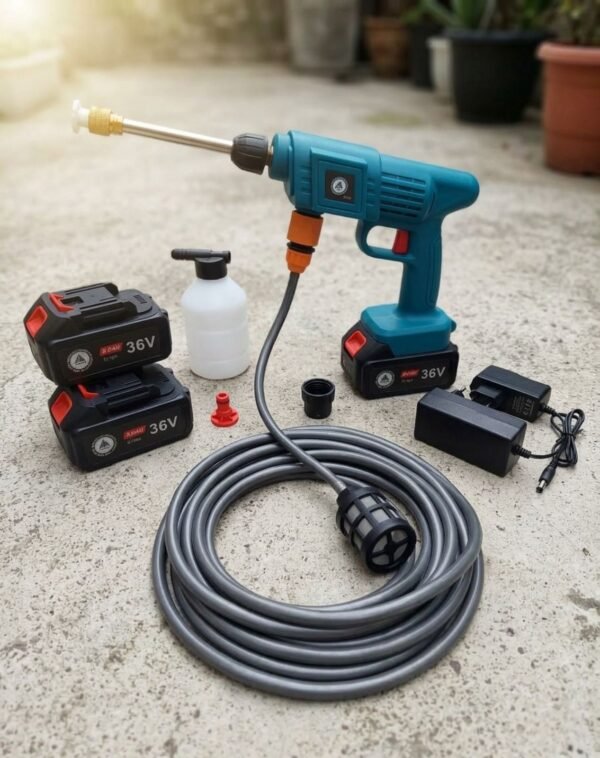 Акумулаторна водоструйка за почистване на автомобили с батерия, зарядно, куфар