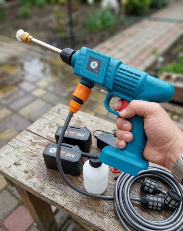 Акумулаторна водоструйка за почистване на автомобили с батерия, зарядно, куфар