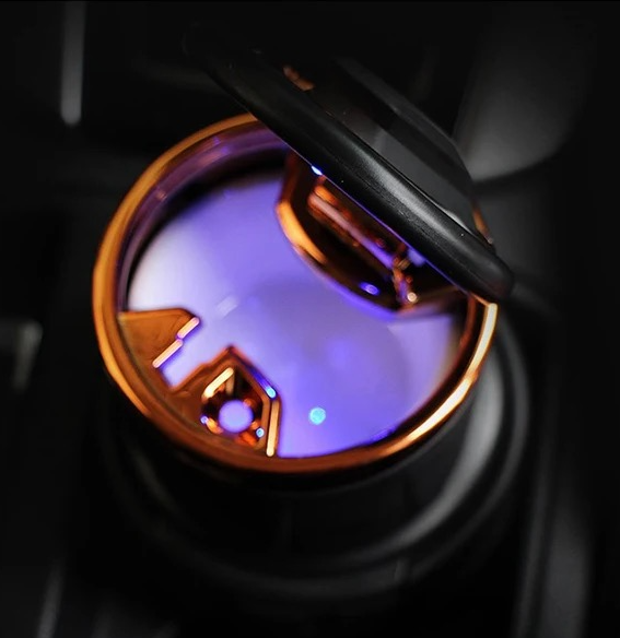 Пепелник за кола с диод и вътрешна керамична чаша - T74