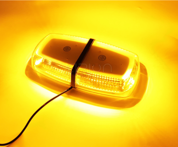 Сигнална лампа 12V подходяща за пътна помощ,камиони,трактори и др.