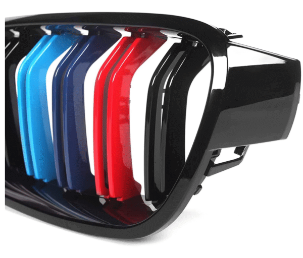 Бъбреци черен лак тип M3 за BMW серия 3 F30 след 2011 година с М декорация