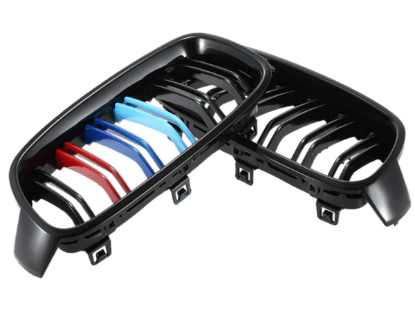 Бъбреци черен лак тип M3 за BMW серия 3 F30 след 2011 година с М декорация