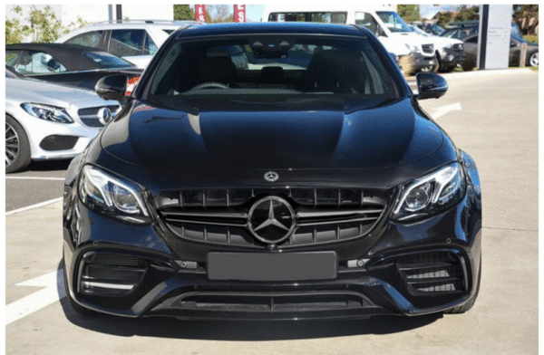 м2 Черен лак решетка тип E63 AMG за Mercedes E класа W213 седан, S213 комби, C238 купе, А238 кабрио 2016-2019 с отвор за камера